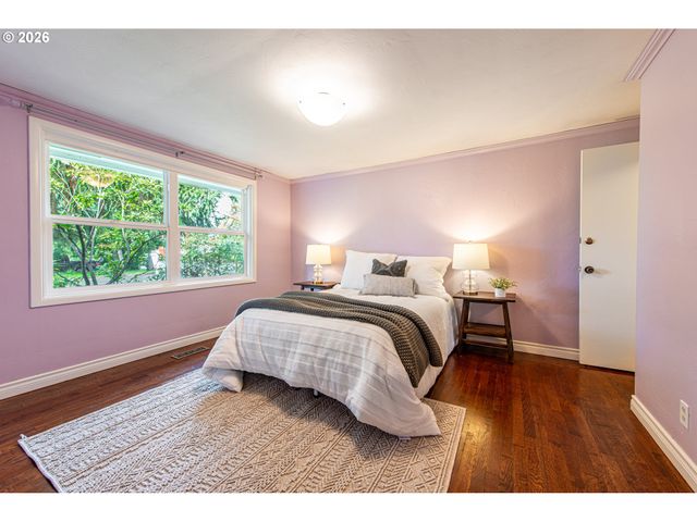 996 SHERWOOD Pl, Eugene, OR 97401