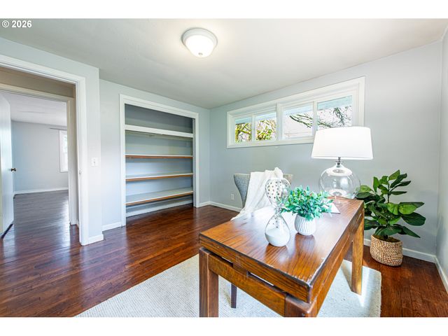 996 SHERWOOD Pl, Eugene, OR 97401