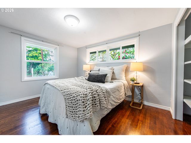 996 SHERWOOD Pl, Eugene, OR 97401