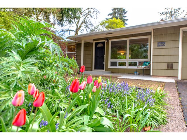 996 SHERWOOD Pl, Eugene, OR 97401