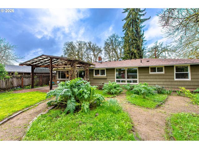 996 SHERWOOD Pl, Eugene, OR 97401