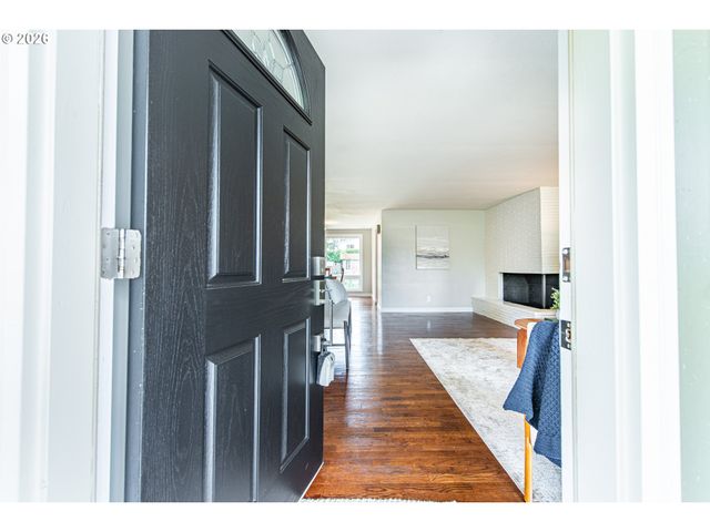 996 SHERWOOD Pl, Eugene, OR 97401