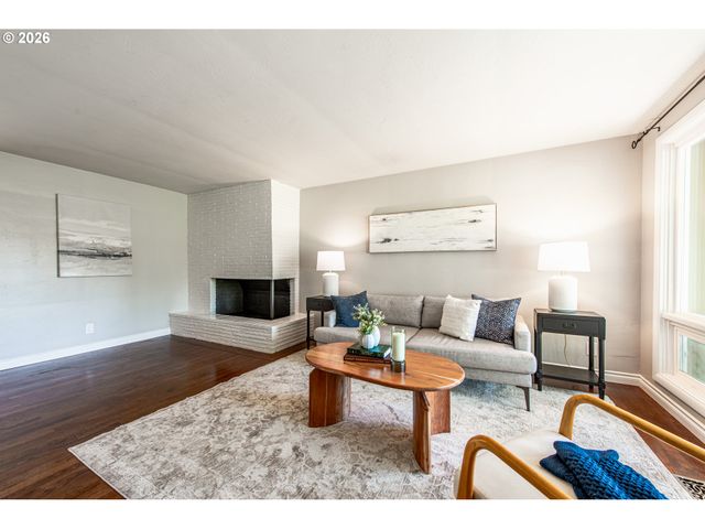 996 SHERWOOD Pl, Eugene, OR 97401