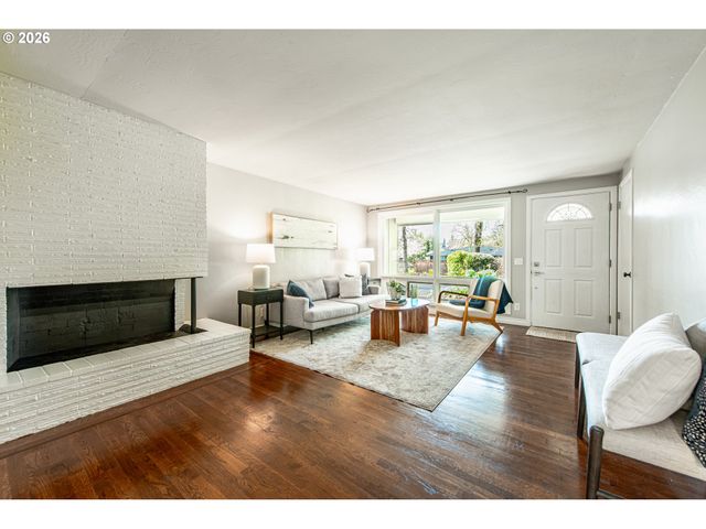 996 SHERWOOD Pl, Eugene, OR 97401