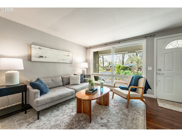 996 SHERWOOD Pl, Eugene, OR 97401