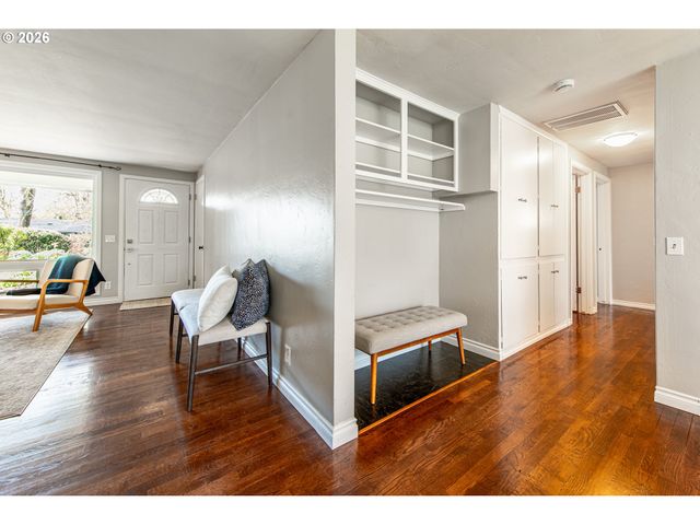 996 SHERWOOD Pl, Eugene, OR 97401