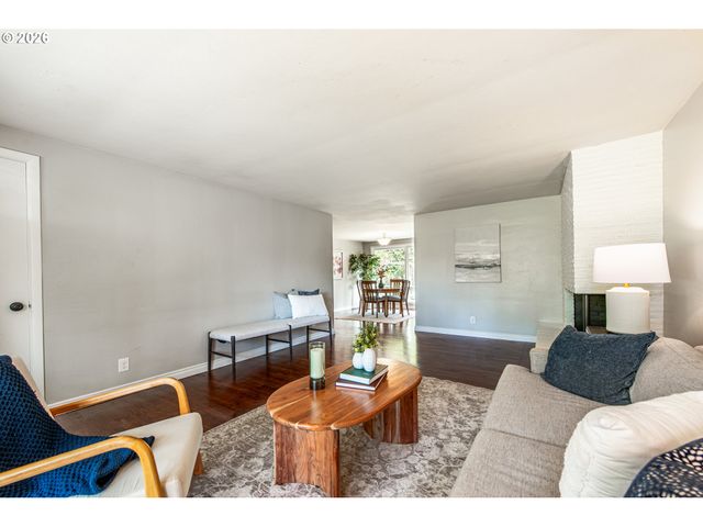 996 SHERWOOD Pl, Eugene, OR 97401