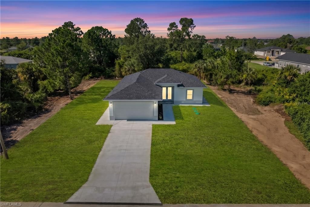 864 Chantilly ST E, LEHIGH ACRES, FL 33974 — photo 2
