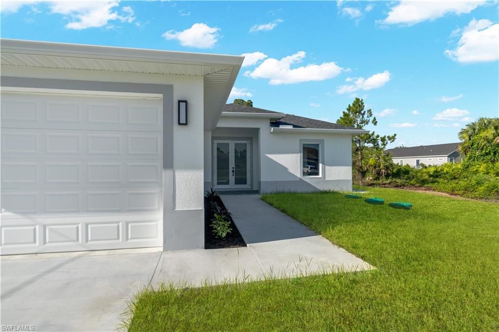 864 Chantilly ST E, LEHIGH ACRES, FL 33974 — photo 4
