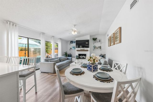 2911 WOODPINE COURT, Sarasota, FL 34231