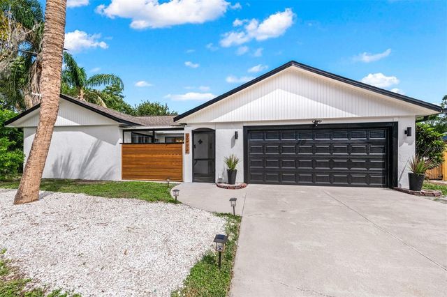 2911 WOODPINE COURT, Sarasota, FL 34231