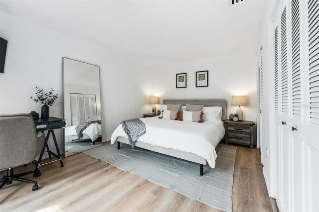 2911 WOODPINE COURT, Sarasota, FL 34231