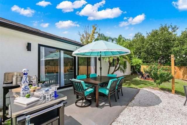 2911 WOODPINE COURT, Sarasota, FL 34231