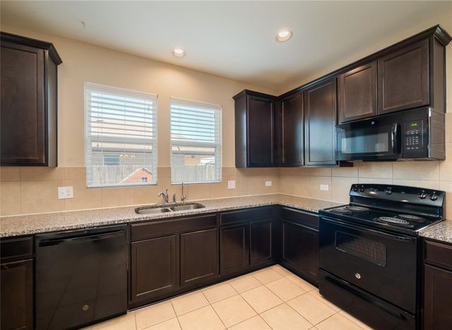 303 Hendelson LN, Hutto, TX 78634