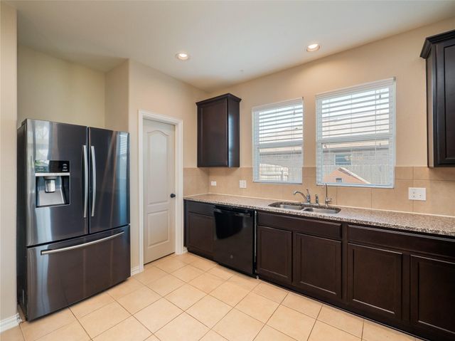 303 Hendelson LN, Hutto, TX 78634