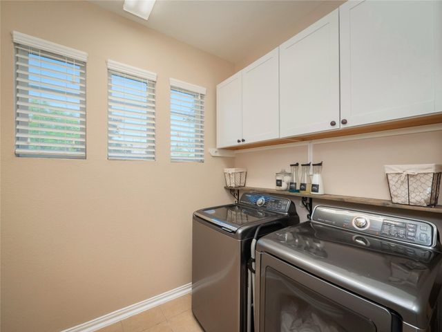 303 Hendelson LN, Hutto, TX 78634