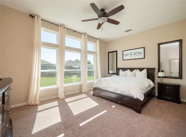 303 Hendelson LN, Hutto, TX 78634