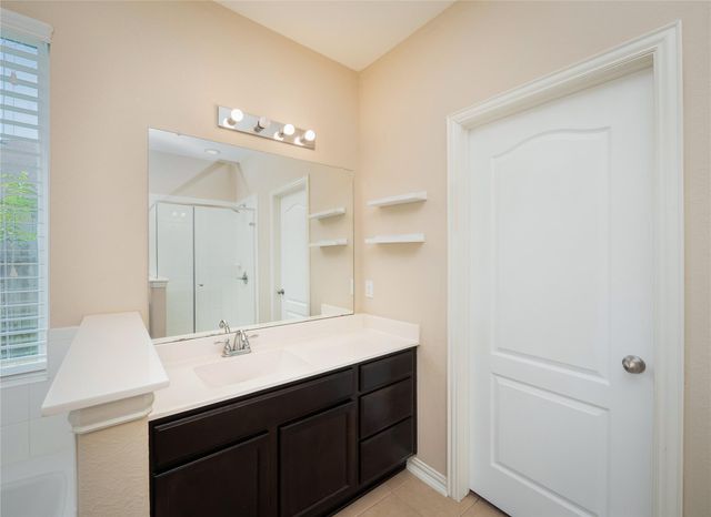 303 Hendelson LN, Hutto, TX 78634