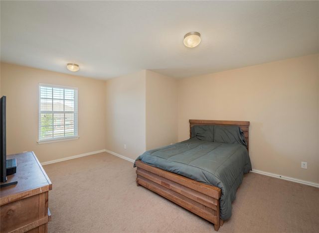 303 Hendelson LN, Hutto, TX 78634