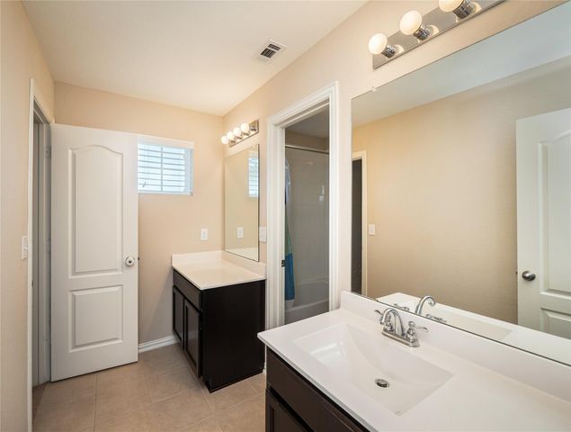 303 Hendelson LN, Hutto, TX 78634
