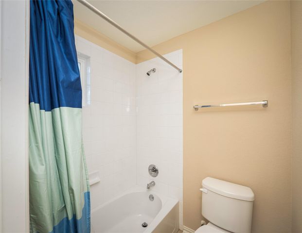 303 Hendelson LN, Hutto, TX 78634