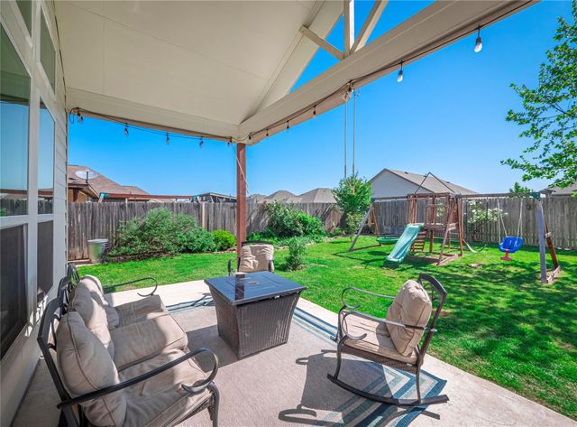 303 Hendelson LN, Hutto, TX 78634