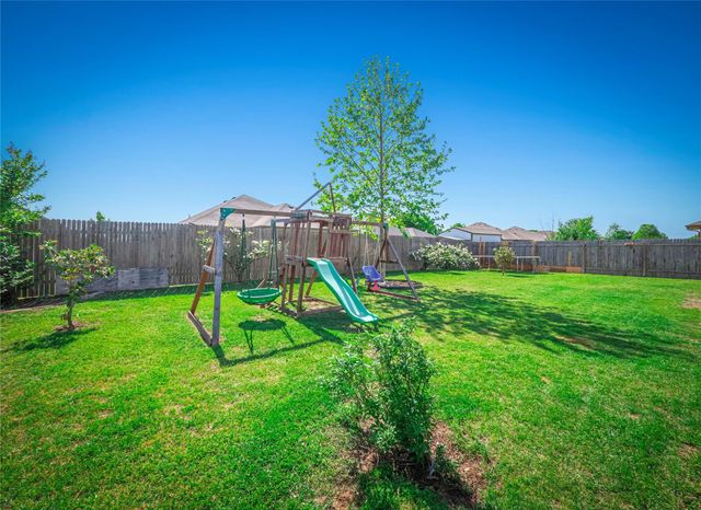 303 Hendelson LN, Hutto, TX 78634