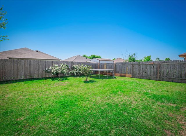 303 Hendelson LN, Hutto, TX 78634