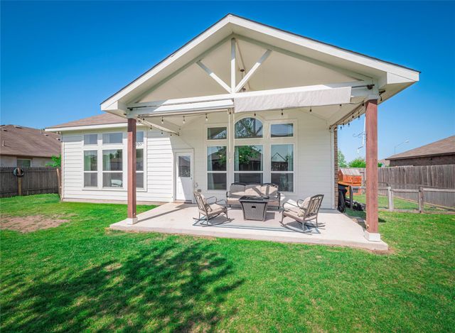 303 Hendelson LN, Hutto, TX 78634