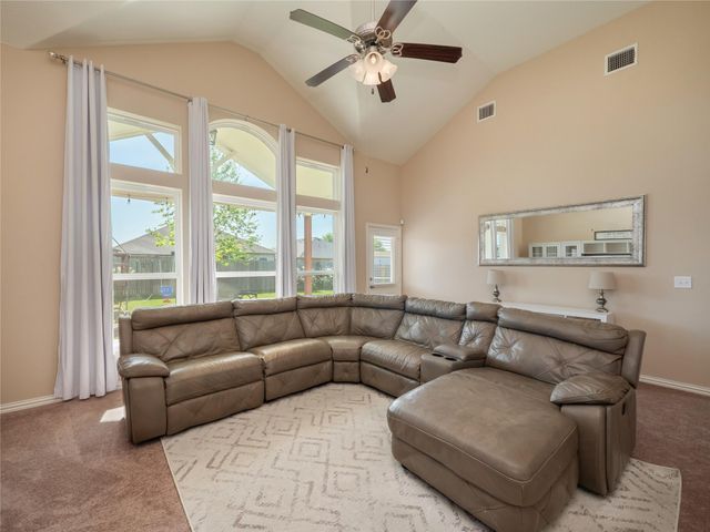 303 Hendelson LN, Hutto, TX 78634