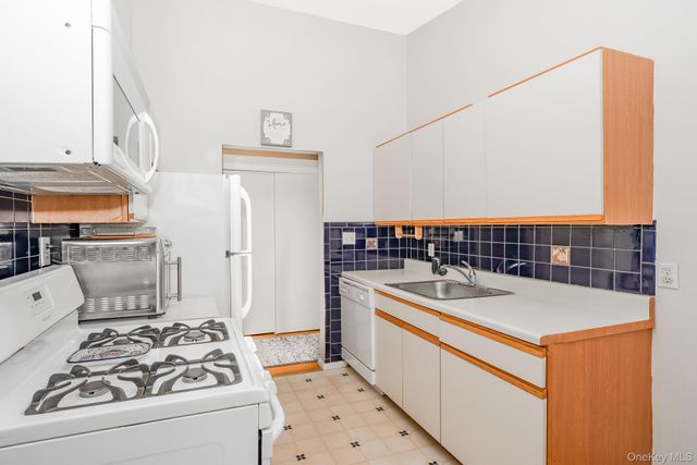 365 Route 111 B6, Smithtown, NY 11787