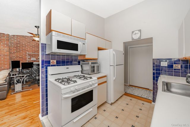 365 Route 111 B6, Smithtown, NY 11787