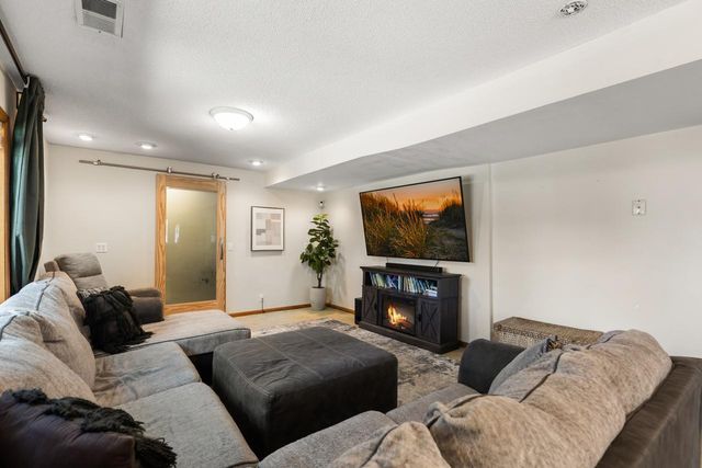 6300 91st Trail N, Brooklyn Park, MN 55445