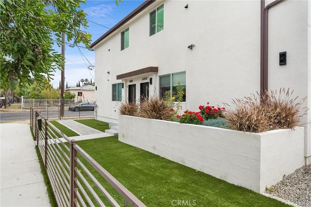 11918 Dehougne 1, North Hollywood, CA 91605
