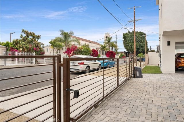 11918 Dehougne 1, North Hollywood, CA 91605
