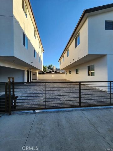 11918 Dehougne 1, North Hollywood, CA 91605