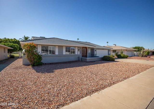 10927 W WHITE MOUNTAIN Road, Sun City, AZ 85351