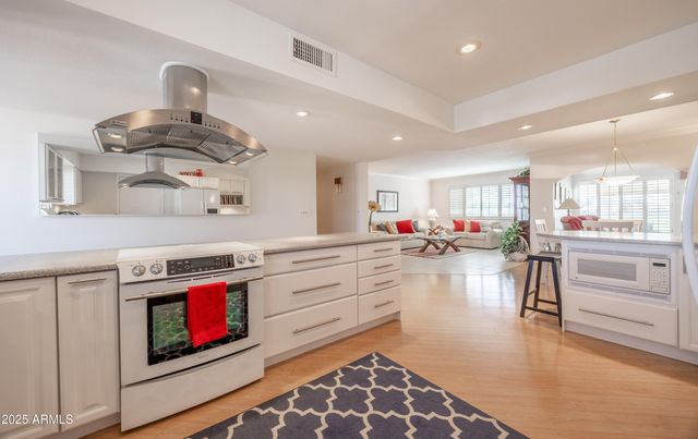 10927 W WHITE MOUNTAIN Road, Sun City, AZ 85351