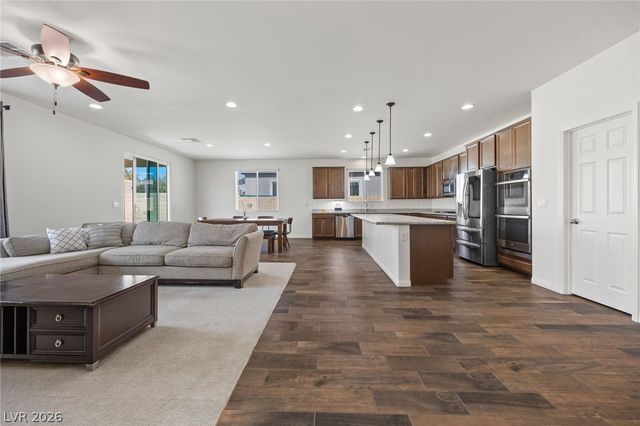 6721 Sycamore Pines Street, Las Vegas, NV 89149