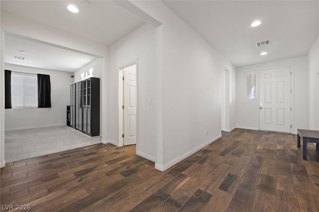 6721 Sycamore Pines Street, Las Vegas, NV 89149