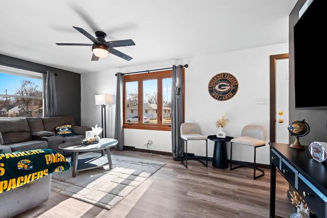 1242 LANGLADE AVENUE, Green Bay, WI 54304