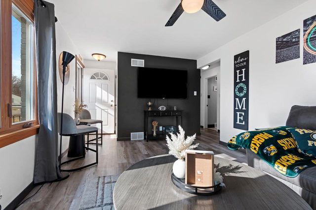 1242 LANGLADE AVENUE, Green Bay, WI 54304