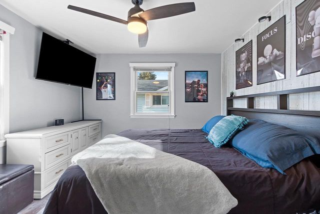 1242 LANGLADE AVENUE, Green Bay, WI 54304