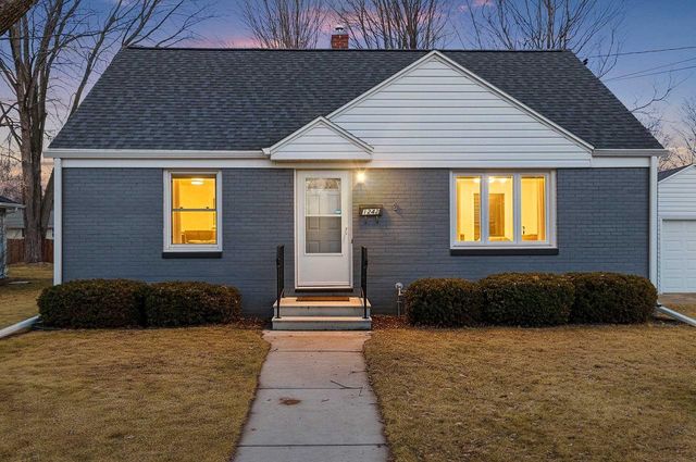 1242 LANGLADE AVENUE, Green Bay, WI 54304