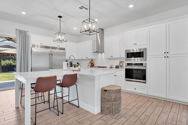 537 Huntington Avenue S, Madera, CA 93636