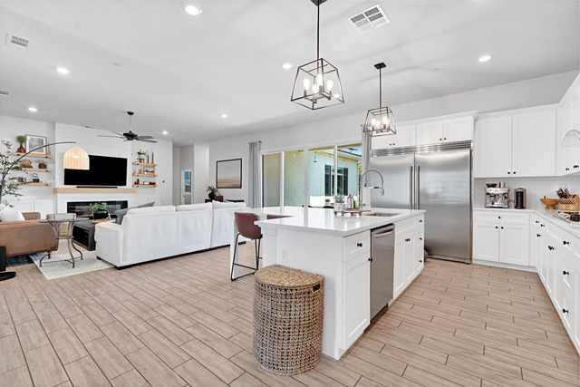 537 Huntington Avenue S, Madera, CA 93636