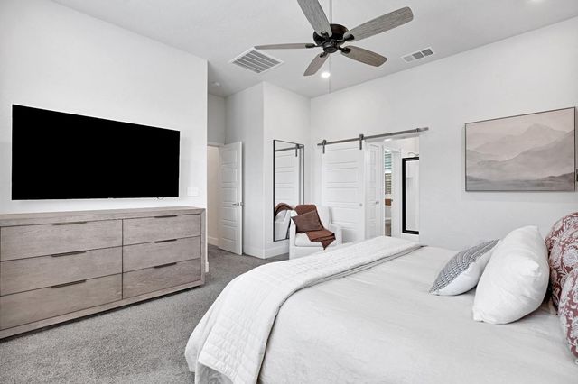537 Huntington Avenue S, Madera, CA 93636