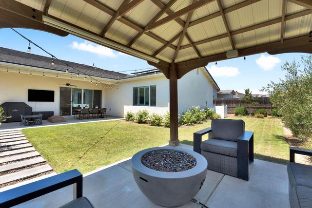 537 Huntington Avenue S, Madera, CA 93636