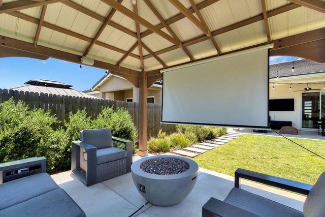 537 Huntington Avenue S, Madera, CA 93636