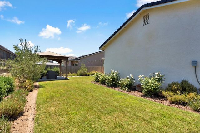 537 Huntington Avenue S, Madera, CA 93636